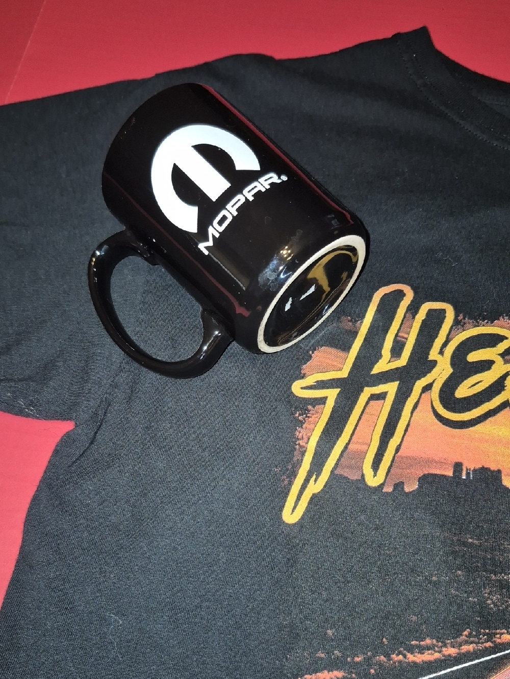 Dodge SRT Hellcat Black Tee with Orange Graphic And 2 Collectable Mugs. - Picture 4 of 9
